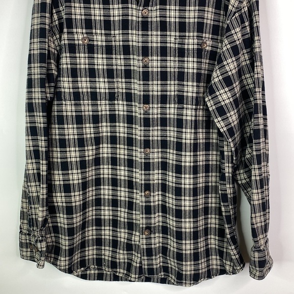 Duluth Trading Free Swingin' Flannel Relaxed Fit Button Up Black Plaid Shirt L - Picture 3 of 8